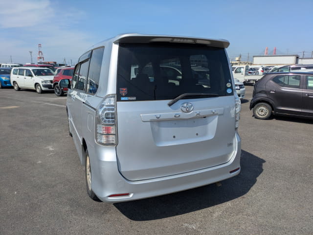2010 TOYOTA Voxy