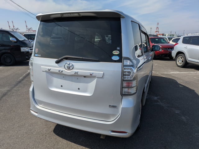2010 TOYOTA Voxy