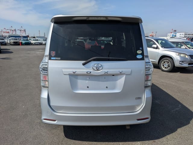 2010 TOYOTA Voxy