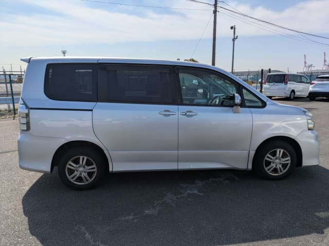 2010 TOYOTA Voxy