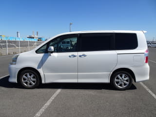 2010 TOYOTA Noah