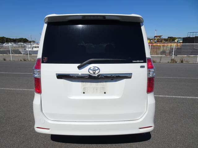 2010 TOYOTA Noah
