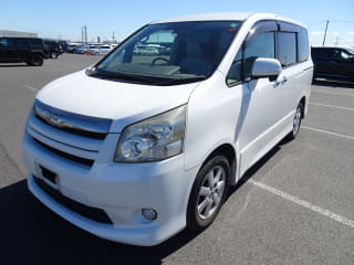 2010 TOYOTA Noah