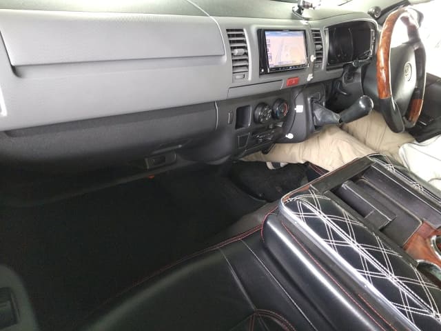 2010 TOYOTA Regiusace Van