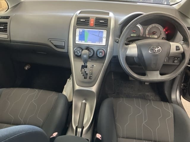 2010 TOYOTA Auris