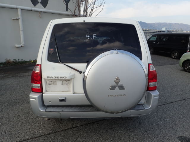 2002 MITSUBISHI Pajero