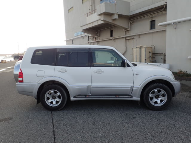 2002 MITSUBISHI Pajero