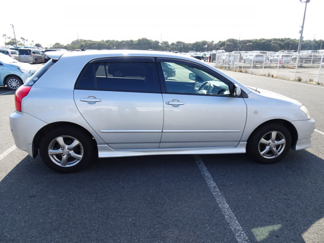 2004 TOYOTA Corolla Runx