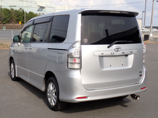 2010 TOYOTA Voxy
