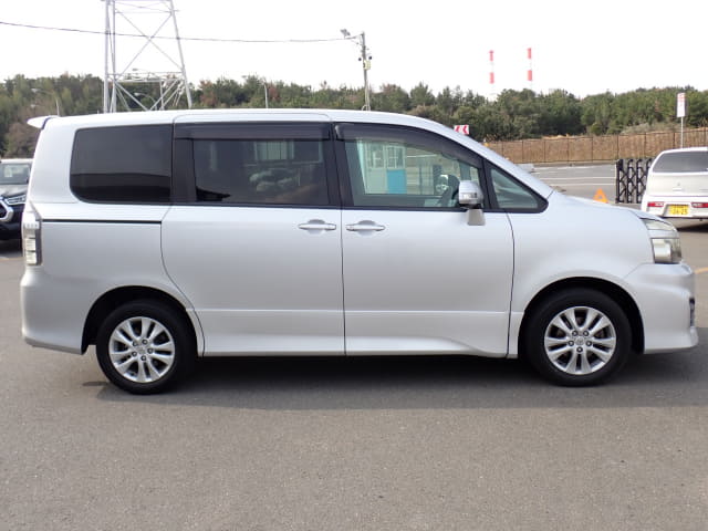 2010 TOYOTA Voxy