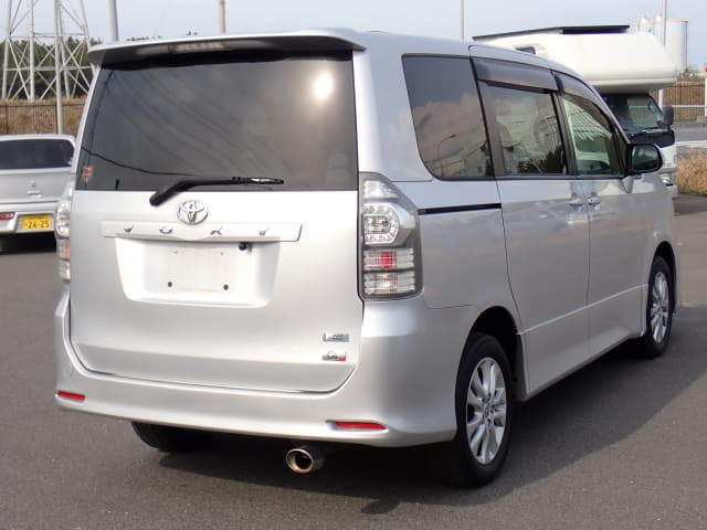 2010 TOYOTA Voxy
