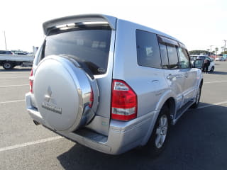 2005 MITSUBISHI Pajero