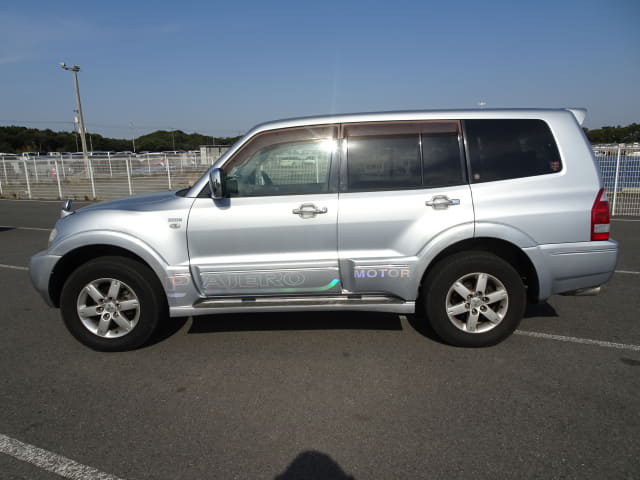 2005 MITSUBISHI Pajero