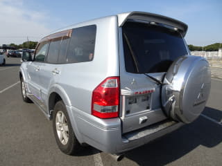 2005 MITSUBISHI Pajero