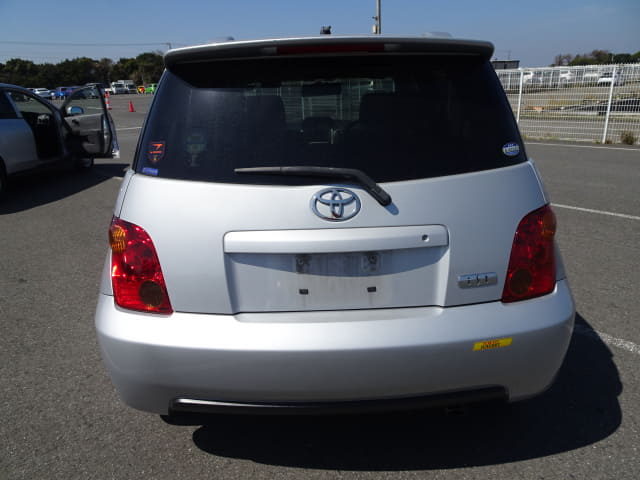 2003 TOYOTA IST