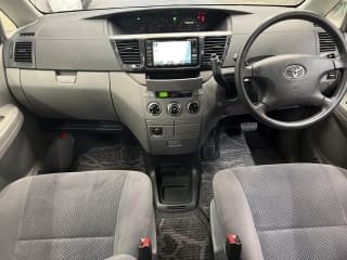 2002 TOYOTA Voxy