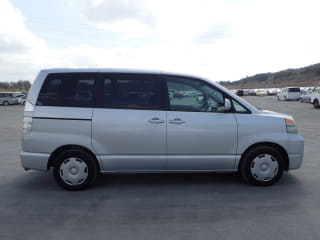 2002 TOYOTA Voxy