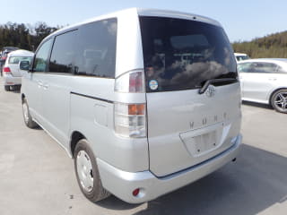 2002 TOYOTA Voxy