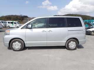 2002 TOYOTA Voxy