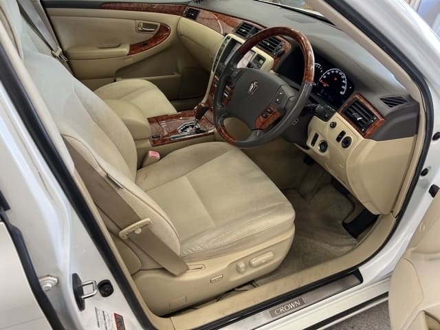 2004 TOYOTA Crown