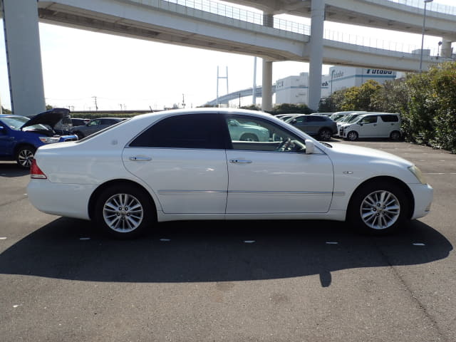 2004 TOYOTA Crown
