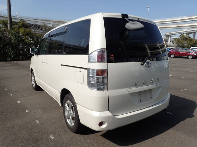2003 TOYOTA Voxy