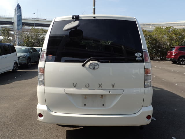 2003 TOYOTA Voxy