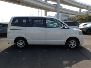 2003 TOYOTA Voxy
