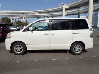 2003 TOYOTA Voxy