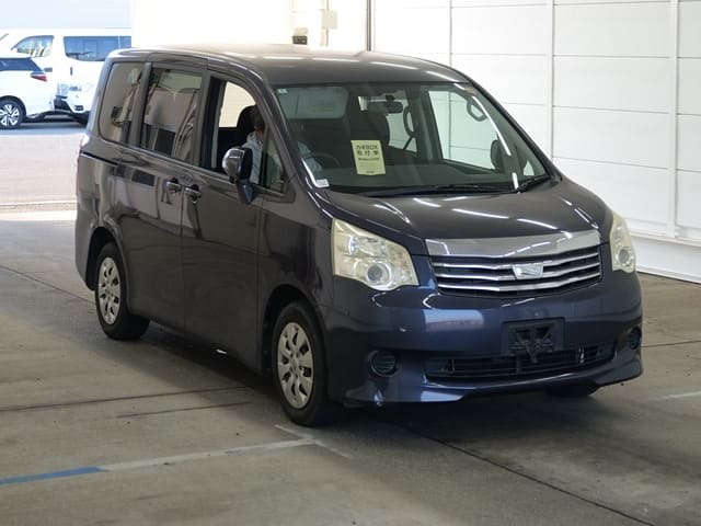 2010 TOYOTA Noah
