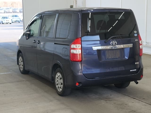 2010 TOYOTA Noah