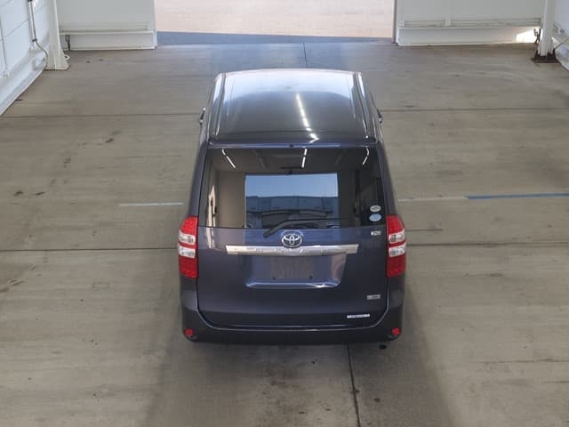 2010 TOYOTA Noah