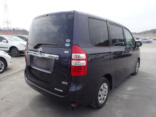 2010 TOYOTA Noah