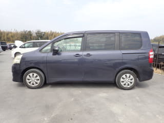 2010 TOYOTA Noah