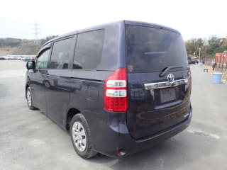 2010 TOYOTA Noah