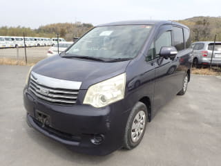 2010 TOYOTA Noah