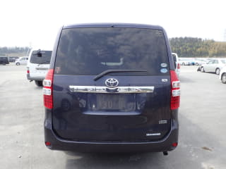 2010 TOYOTA Noah