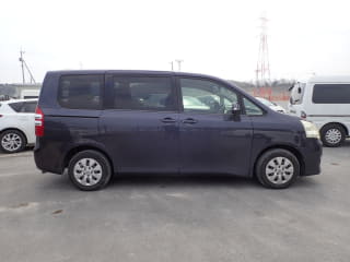 2010 TOYOTA Noah