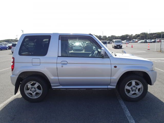 2009 MITSUBISHI Pajero Mini
