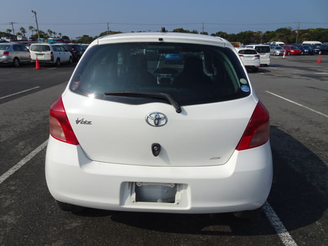 2005 TOYOTA Vitz