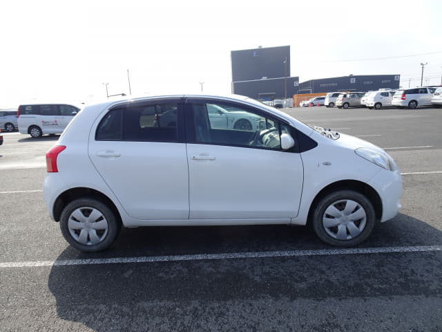 2005 TOYOTA Vitz