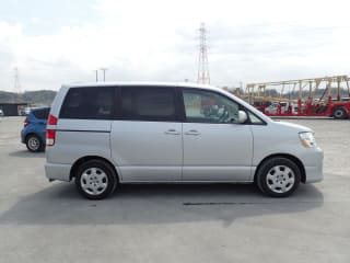 2007 TOYOTA Noah