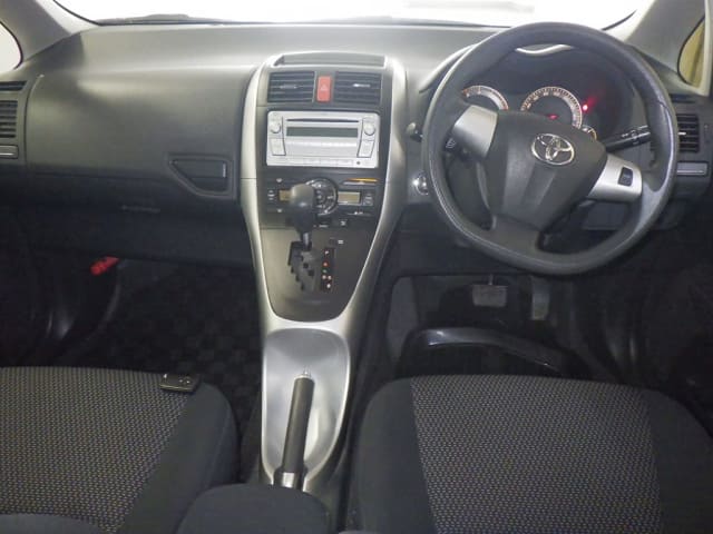 2011 TOYOTA Auris