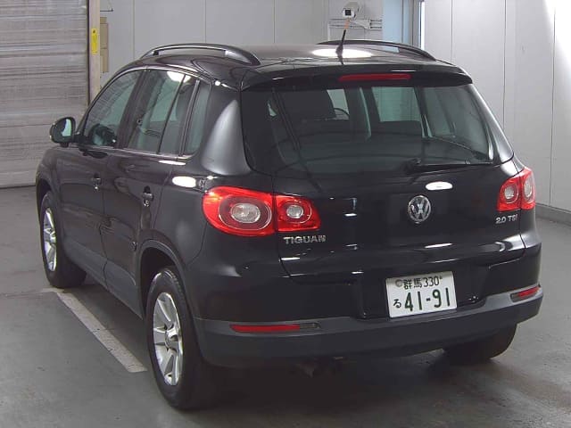 2010 VOLKSWAGEN Tiguan