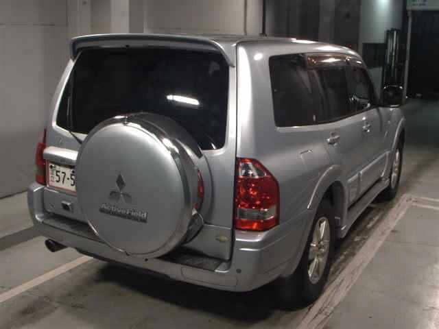 2005 MITSUBISHI Pajero