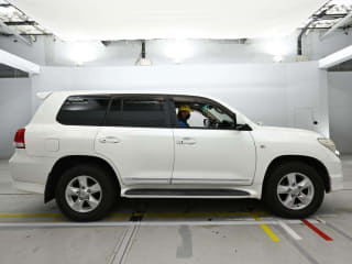2011 TOYOTA Land Cruiser