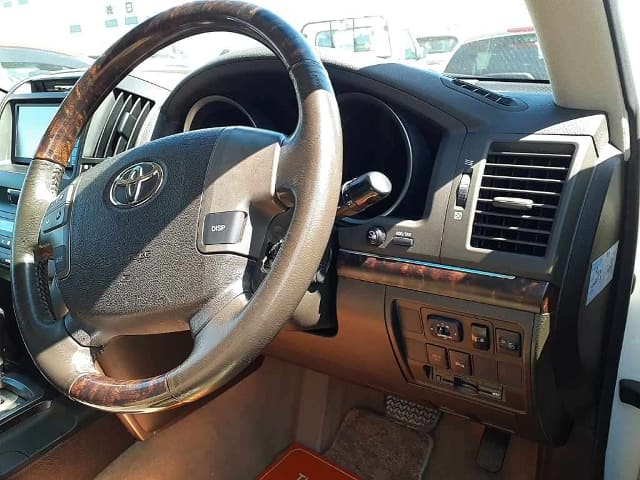 2011 TOYOTA Land Cruiser