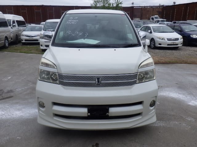 TOYOTA Voxy thumbnail 8