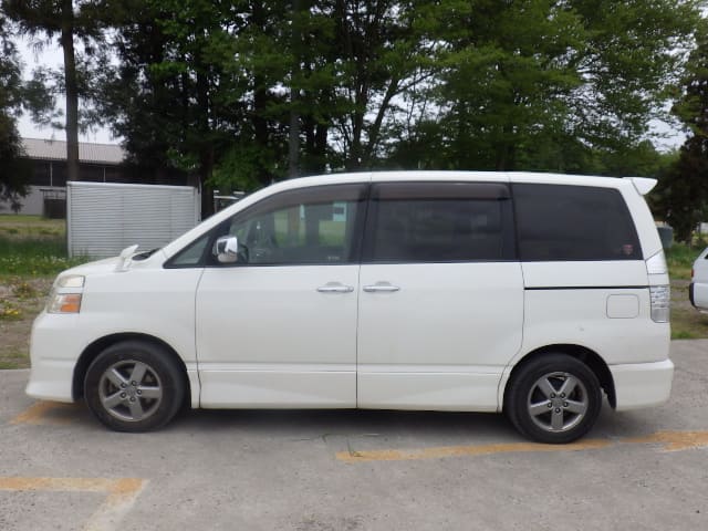 TOYOTA Voxy thumbnail 2