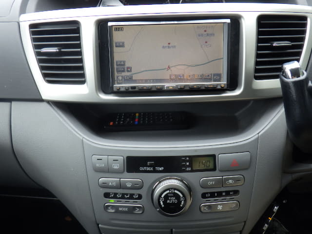 TOYOTA Voxy thumbnail 36